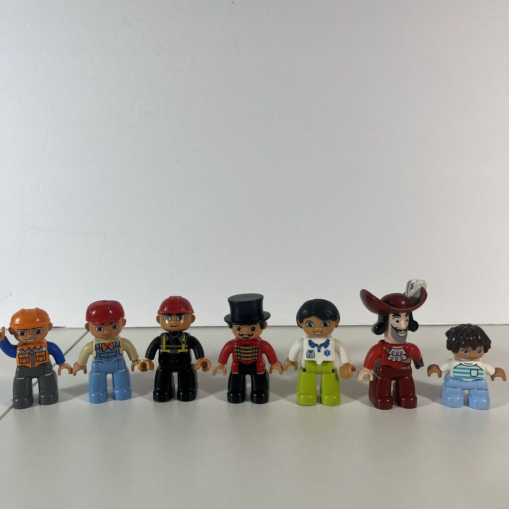 Lego Duplo - Lot Of 7 Figures People Magician, Clown, Knights